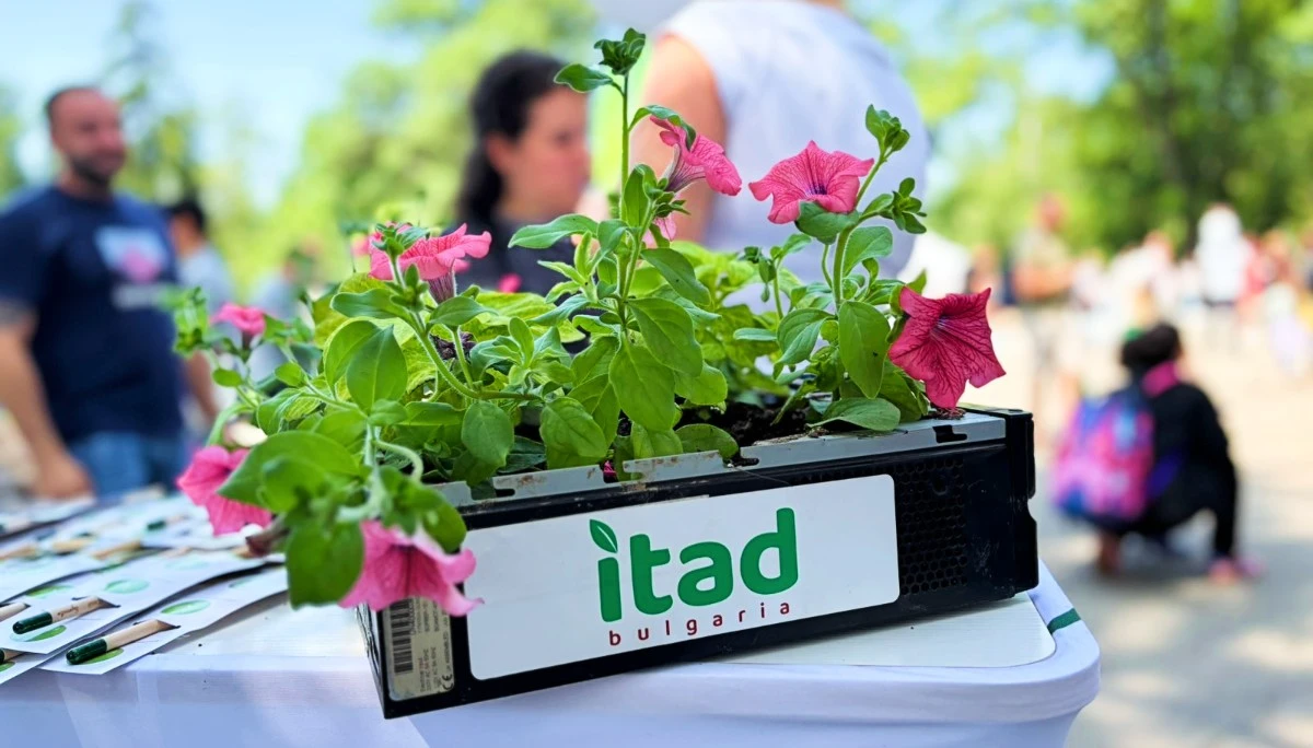 ITAD в Кутия – 1 юни с цветя, усмивки и нов живот за старата техника